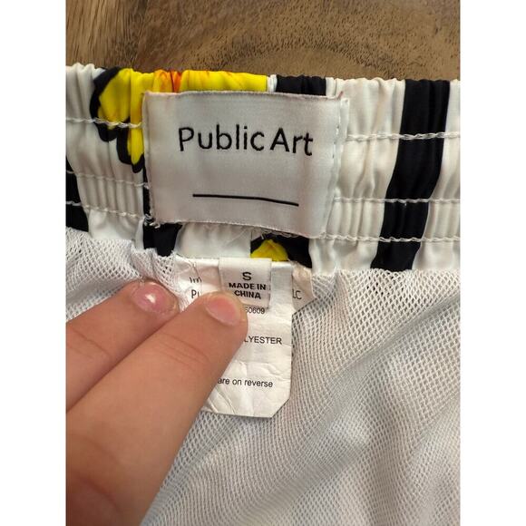 PUBLIC ART White & Black Wallflower Patterned Board Shorts Size Small - Picture 3 of 7